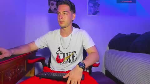 Snapshot of alex_smith0 chatting on February 27, 2025, 1:38 am online show from February 27, 2025, 1:38 am