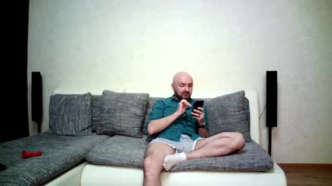 Alex and Tobey online show from February 8, 2026, 4:49 am