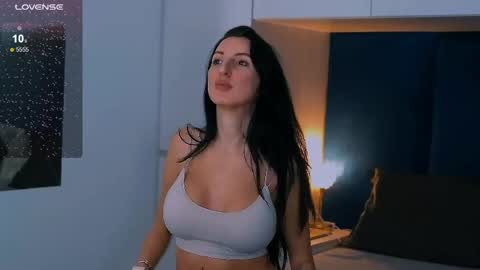 Snapshot of alexa_clarks chatting on May 4, 2026, 9:05 am Alexa online show from May 4, 2026, 9:05 am