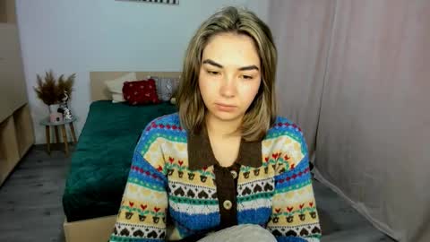 Snapshot of alexa_dolly chatting on December 19, 2025, 8:21 am Alexa online show from December 19, 2025, 8:21 am