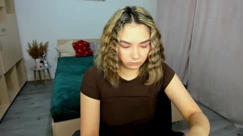 Snapshot of alexa_dolly chatting on January 8, 2026, 6:48 am Alexa online show from January 8, 2026, 6:48 am