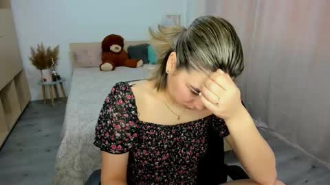 Snapshot of alexa_dolly chatting on January 14, 2026, 7:47 am Alexa online show from January 14, 2026, 7:47 am