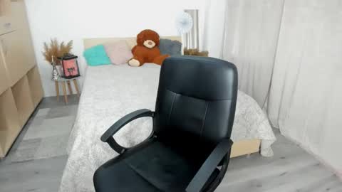 Snapshot of alexa_dolly chatting on February 6, 2026, 6:29 am Alexa online show from February 6, 2026, 6:29 am