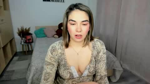 Snapshot of alexa_dolly chatting on February 7, 2026, 6:17 am Alexa online show from February 7, 2026, 6:17 am