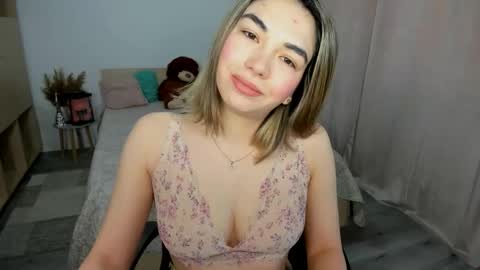 Snapshot of alexa_dolly chatting on February 10, 2026, 8:07 am Alexa online show from February 10, 2026, 8:07 am