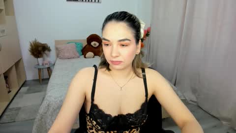 Snapshot of alexa_dolly chatting on March 9, 2026, 5:44 am Alexa online show from March 9, 2026, 5:44 am