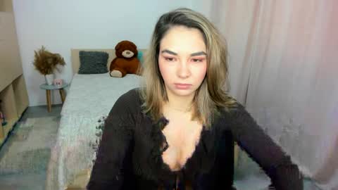 Snapshot of alexa_dolly chatting on March 23, 2026, 8:07 am Alexa online show from March 23, 2026, 8:07 am