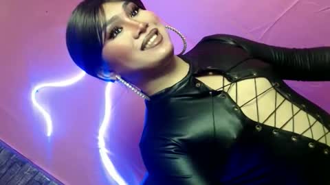 alexa_hansung online show from November 17, 2025, 2:23 pm