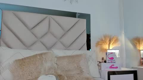 Snapshot of alexa_tobar chatting on September 17, 2025, 7:48 pm alexa_tobar online show from September 17, 2025, 7:48 pm