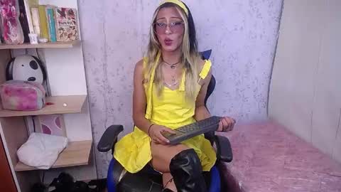 alexaavandercloude online show from March 24, 2026, 7:41 pm
