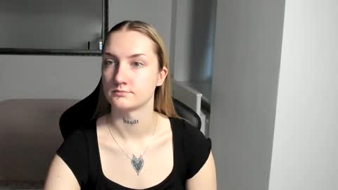 Snapshot of alexafragile chatting on October 28, 2025, 2:42 pm Alexa online show from October 28, 2025, 2:42 pm