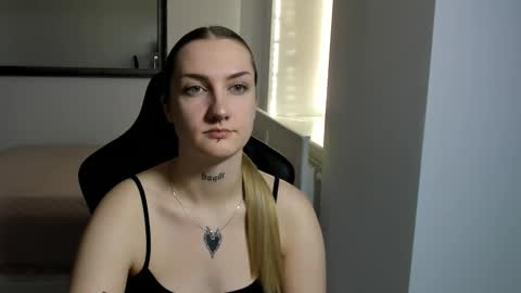 Snapshot of alexafragile chatting on November 6, 2025, 1:23 pm Alexa online show from November 6, 2025, 1:23 pm