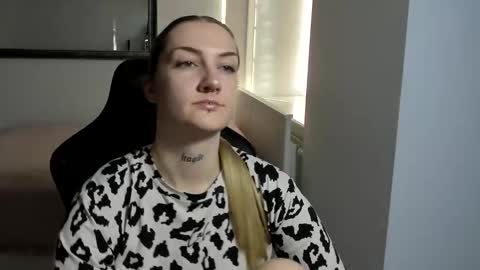 Snapshot of alexafragile chatting on November 8, 2025, 1:11 pm Alexa online show from November 8, 2025, 1:11 pm