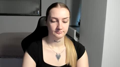 Snapshot of alexafragile chatting on November 22, 2025, 2:27 pm Alexa online show from November 22, 2025, 2:27 pm