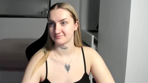 Snapshot of alexafragile chatting on November 24, 2025, 3:34 pm Alexa online show from November 24, 2025, 3:34 pm