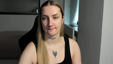 Snapshot of alexafragile chatting on November 26, 2025, 1:23 pm Alexa online show from November 26, 2025, 1:23 pm