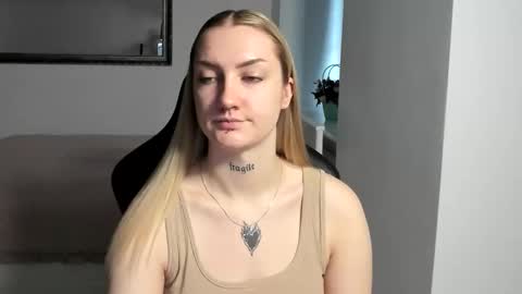 Snapshot of alexafragile chatting on December 2, 2025, 10:42 am Alexa online show from December 2, 2025, 10:42 am