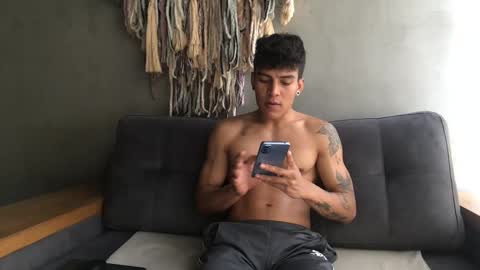 Snapshot of alexanddani chatting on September 22, 2025, 6:32 pm Alex Dani online show from September 22, 2025, 6:32 pm