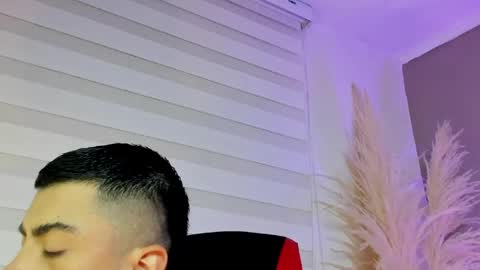Snapshot of alexander_diiaz chatting on May 7, 2026, 12:32 pm Alexander Diaz online show from May 7, 2026, 12:32 pm