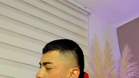 Snapshot of alexander_diiaz chatting on May 13, 2026, 12:02 pm Alexander Diaz online show from May 13, 2026, 12:02 pm