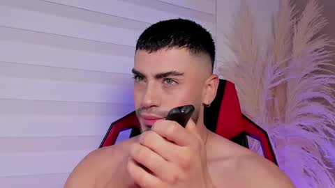 Snapshot of alexander_diiaz chatting on May 18, 2026, 12:44 pm Alexander Diaz online show from May 18, 2026, 12:44 pm