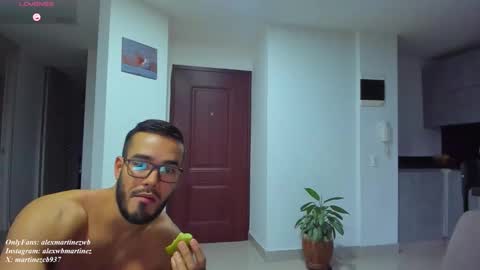 Snapshot of alexander_martines chatting on September 11, 2025, 10:43 pm Onlyfansalexmartinezwb Instagram alexwbmartinez Twitter martinezcb937 online show from September 11, 2025, 10:43 pm