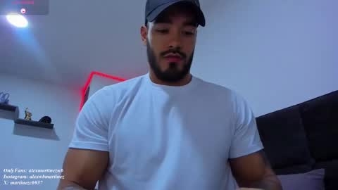 Snapshot of alexander_martines chatting on October 9, 2025, 11:03 pm Onlyfansalexmartinezwb Instagram alexwbmartinez Twitter martinezcb937 online show from October 9, 2025, 11:03 pm