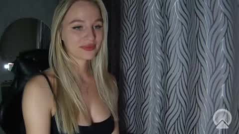 Snapshot of alexandmonika chatting on September 21, 2025, 4:19 pm AlexAndMonika online show from September 21, 2025, 4:19 pm