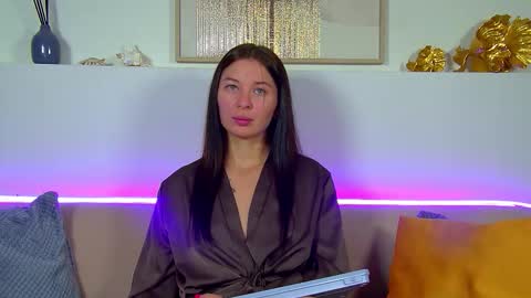 AlexandraBloom online show from September 17, 2025, 6:20 pm