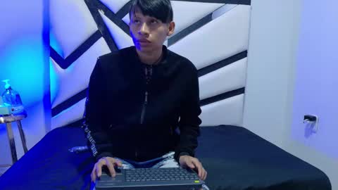 Snapshot of alexandro_bover chatting on November 4, 2025, 7:13 pm Alexandro online show from November 4, 2025, 7:13 pm