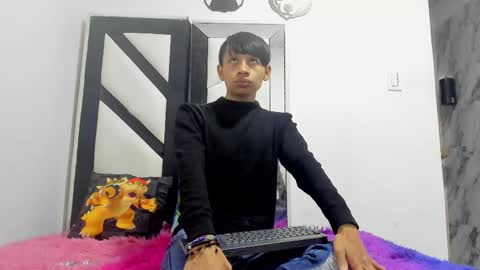 Snapshot of alexandro_bover chatting on November 7, 2025, 7:25 pm Alexandro online show from November 7, 2025, 7:25 pm