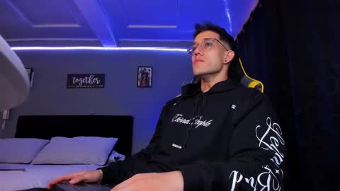 alexgiraldo__ online show from December 2, 2025, 11:48 am