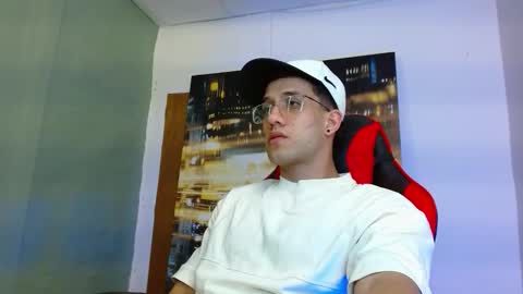 alexgiraldo__ online show from March 28, 2026, 5:29 am