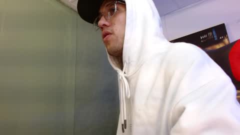 alexgiraldo__ online show from May 24, 2026, 11:37 am