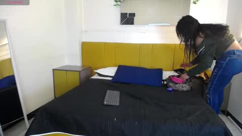 Snapshot of alexitabrow chatting on February 6, 2025, 3:16 am Alexitabrow online show from February 6, 2025, 3:16 am