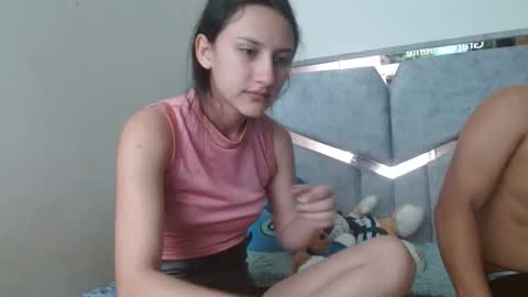 alex y luisa online show from October 21, 2025, 3:35 pm