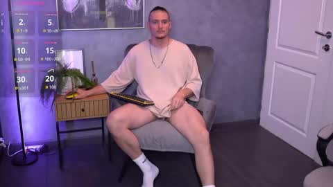 Snapshot of alexwildexx chatting on July 8, 2026, 5:34 am Alex online show from July 8, 2026, 5:34 am