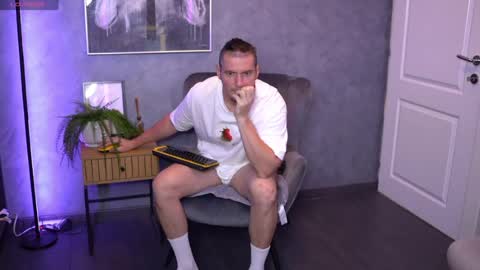 Snapshot of alexwildexx chatting on July 14, 2026, 5:12 am Alex online show from July 14, 2026, 5:12 am