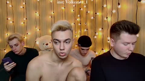 Snapshot of alexxx_d chatting on December 13, 2024, 5:54 pm AlexDimaIgor online show from December 13, 2024, 5:54 pm