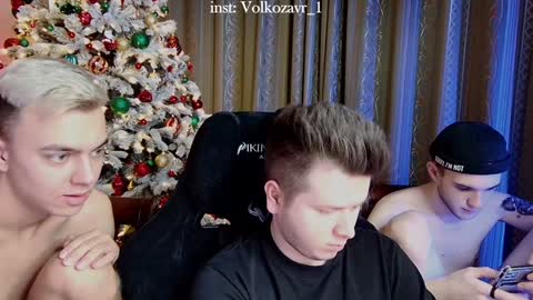 Snapshot of alexxx_d chatting on December 22, 2024, 8:36 pm AlexDimaIgor online show from December 22, 2024, 8:36 pm