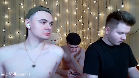 Snapshot of alexxx_d chatting on February 1, 2025, 6:51 pm AlexDimaIgor online show from February 1, 2025, 6:51 pm