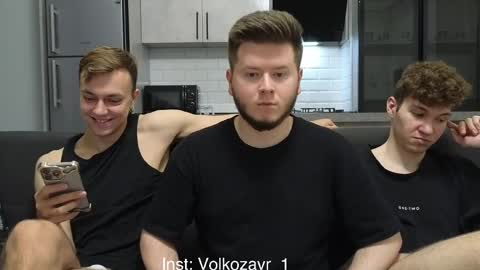Snapshot of alexxx_d chatting on April 8, 2026, 8:20 pm AlexDimaIgor online show from April 8, 2026, 8:20 pm