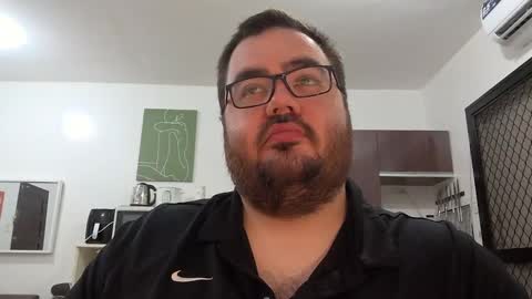 Snapshot of alexxxbear chatting on February 11, 2025, 5:18 pm alexxxbear online show from February 11, 2025, 5:18 pm