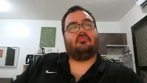 Snapshot of alexxxbear chatting on February 11, 2025, 9:35 pm alexxxbear online show from February 11, 2025, 9:35 pm