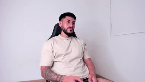 Snapshot of alexxxmachine chatting on December 10, 2024, 11:51 pm Alex freelance model instagram alex b229 online show from December 10, 2024, 11:51 pm