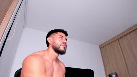 Snapshot of alexxxmachine chatting on January 25, 2025, 12:17 am Alex freelance model instagram alex b229 online show from January 25, 2025, 12:17 am