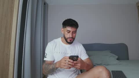 Snapshot of alexxxmachine chatting on October 26, 2025, 10:58 pm Alex freelance model instagram alex b229 online show from October 26, 2025, 10:58 pm