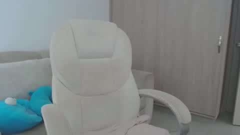 alexyferrer1 online show from October 17, 2025, 8:44 pm