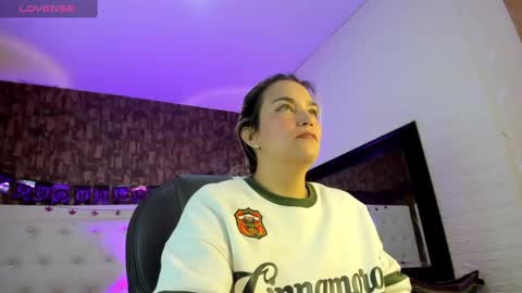 alezzafox__ online show from October 13, 2025, 6:46 am