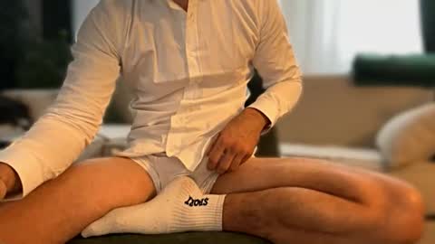 alfadreamer0011 online show from November 10, 2025, 1:32 pm